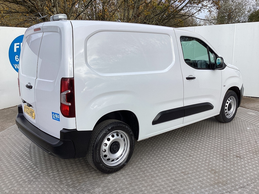 Fiat Doblo Bluehdi 1000Kg Swb A C Euro 6 U7618 Ulez White #3