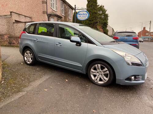 Peugeot 5008 1.6 Hdi 112 Active II Blue #2