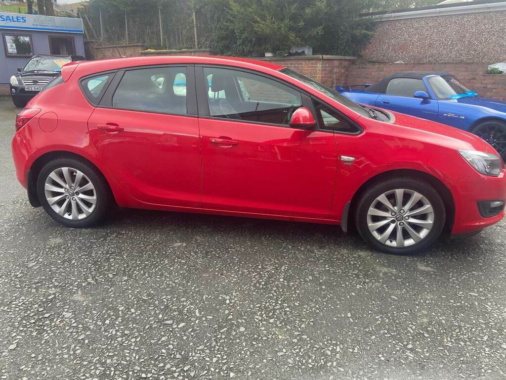 Vauxhall Astra 1.6I 16V Active UNZ6422 Red #2