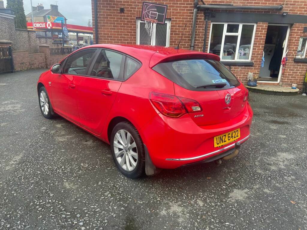 Vauxhall Astra 1.6I 16V Active UNZ6422 Red #3