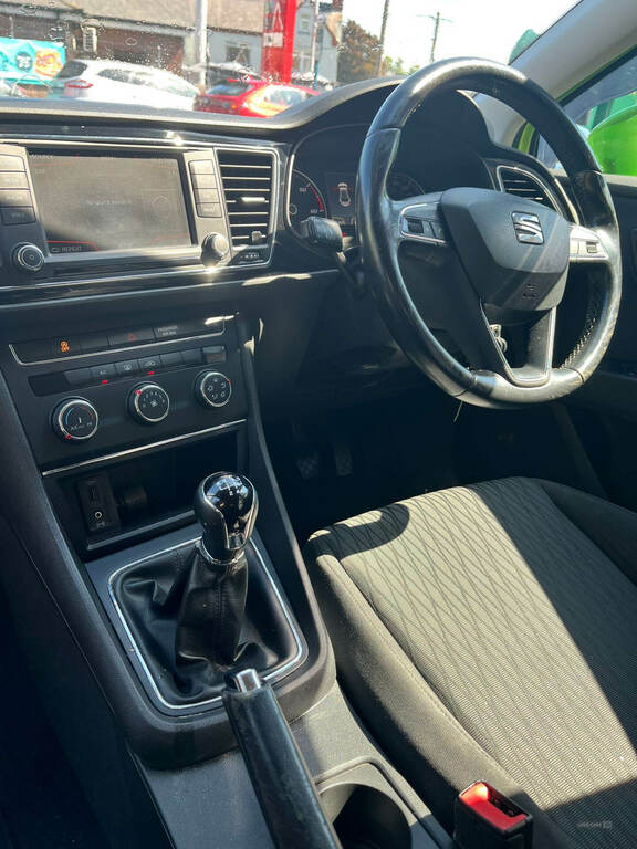 Seat Leon 1.6 Tdi 110 Se Technology Pack PY15POV Green #4