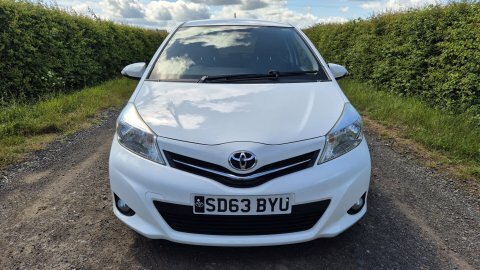 Toyota Yaris Vvt-i Edition SD63BYU White #2
