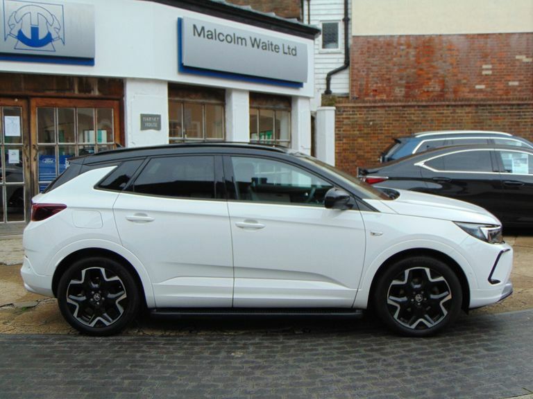 Vauxhall Grandland 1.2 Turbo Ultimate VO53NZS White #2