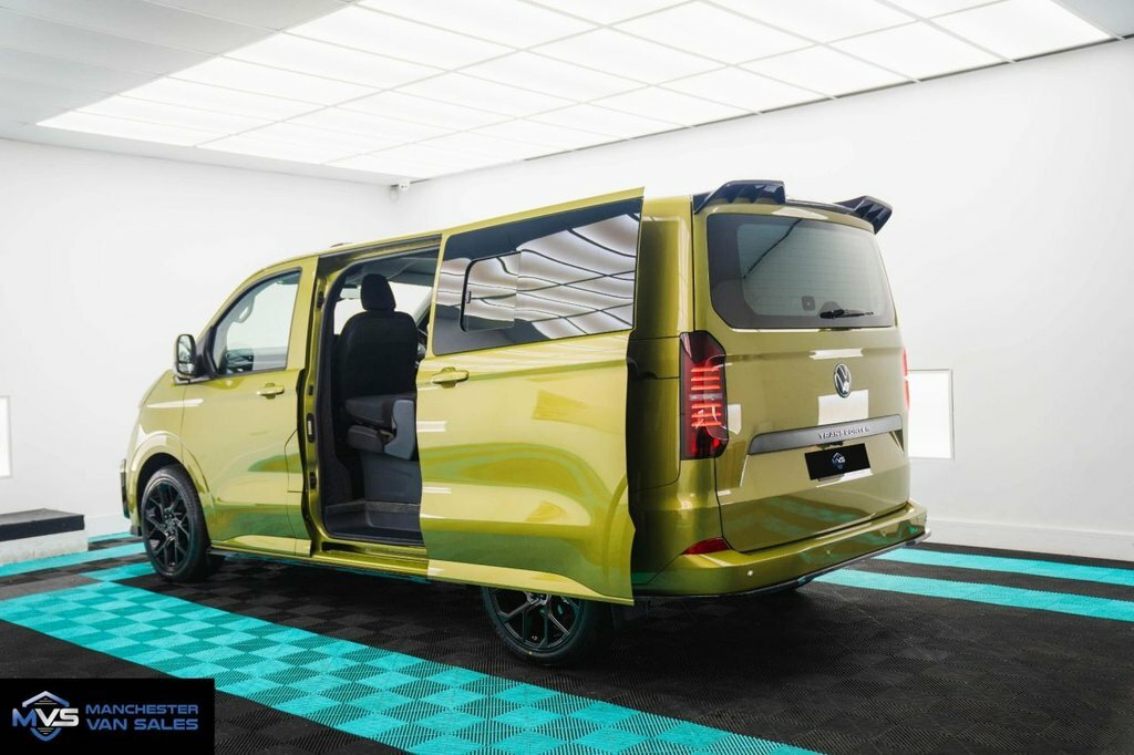 Volkswagen Transporter Combi Green #6