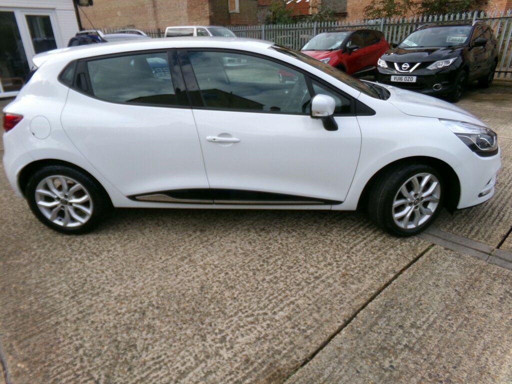 Renault Clio Hatchback 1.2 Dynamique Nav 1.2 16V 75 2018 AY67UGM White #3