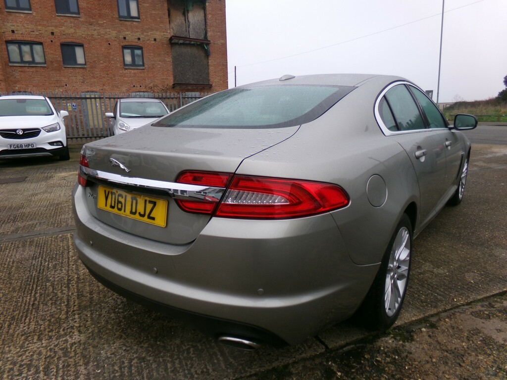 Jaguar XF Saloon 2.2 D Premium Luxury 2011 Gold #5