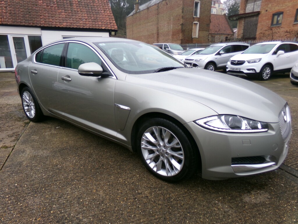 Jaguar XF Saloon 2.2 D Premium Luxury 2011 Gold #2