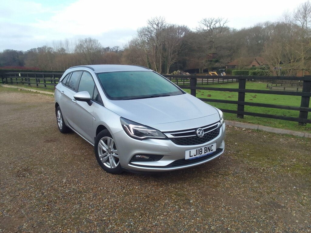Vauxhall Astra 1.6 Cdti Design Sports Tourer Euro 6 LJ18BNC Silver #2