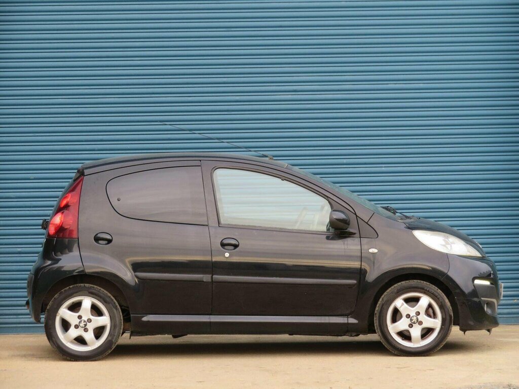 Peugeot 107 1.0 12V Allure 2 Tronic Euro 5 Black #3