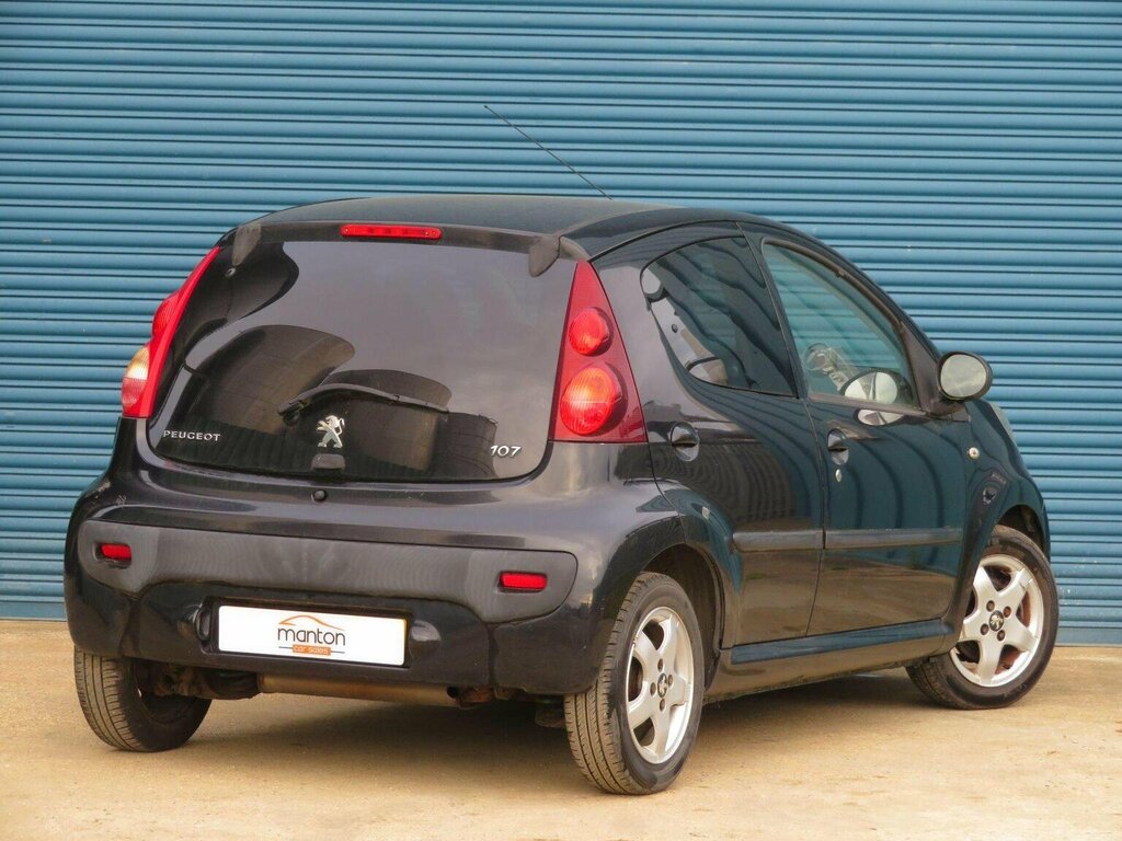 Peugeot 107 1.0 12V Allure 2 Tronic Euro 5 Black #4