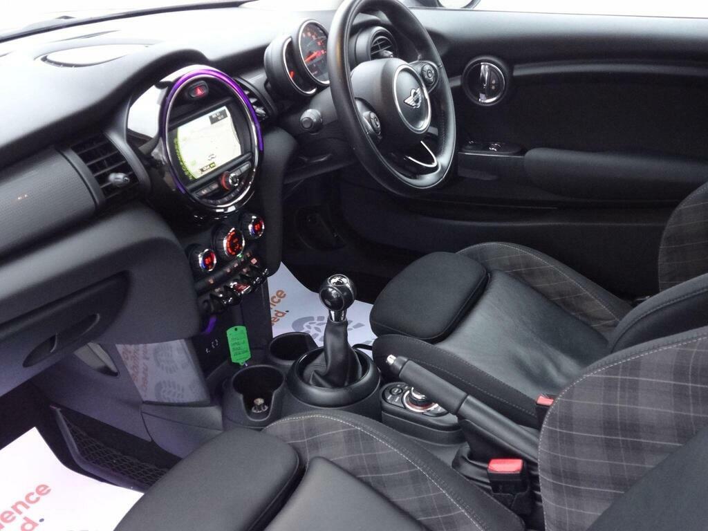 Mini Hatch 1.5 Cooper Euro 6 S S YF67GKE Black #2