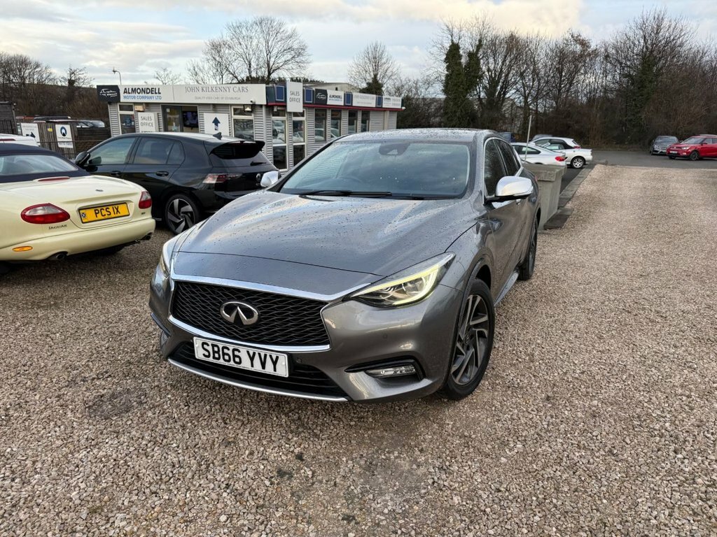Infiniti Q30 1.6L City Black Edition Grey