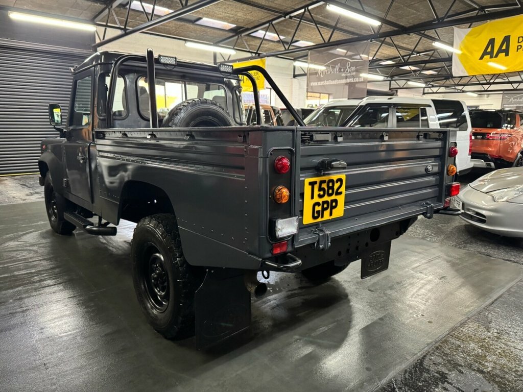 Land Rover Defender 110 2.5 110 Station Wagon Td5 120 Bhp Black #9