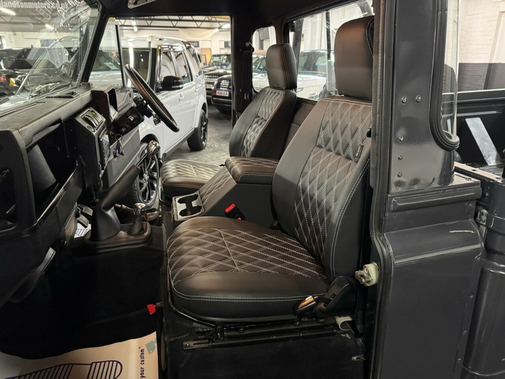 Land Rover Defender 110 2.5 110 Station Wagon Td5 120 Bhp Black #23