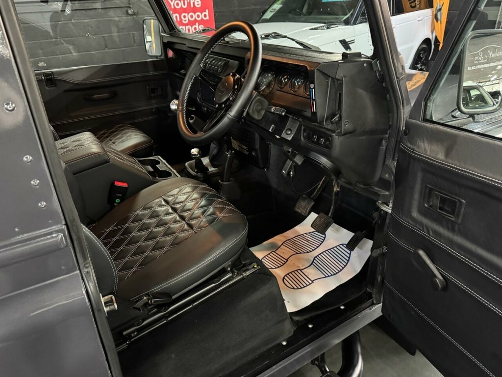 Land Rover Defender 110 2.5 110 Station Wagon Td5 120 Bhp Black #14