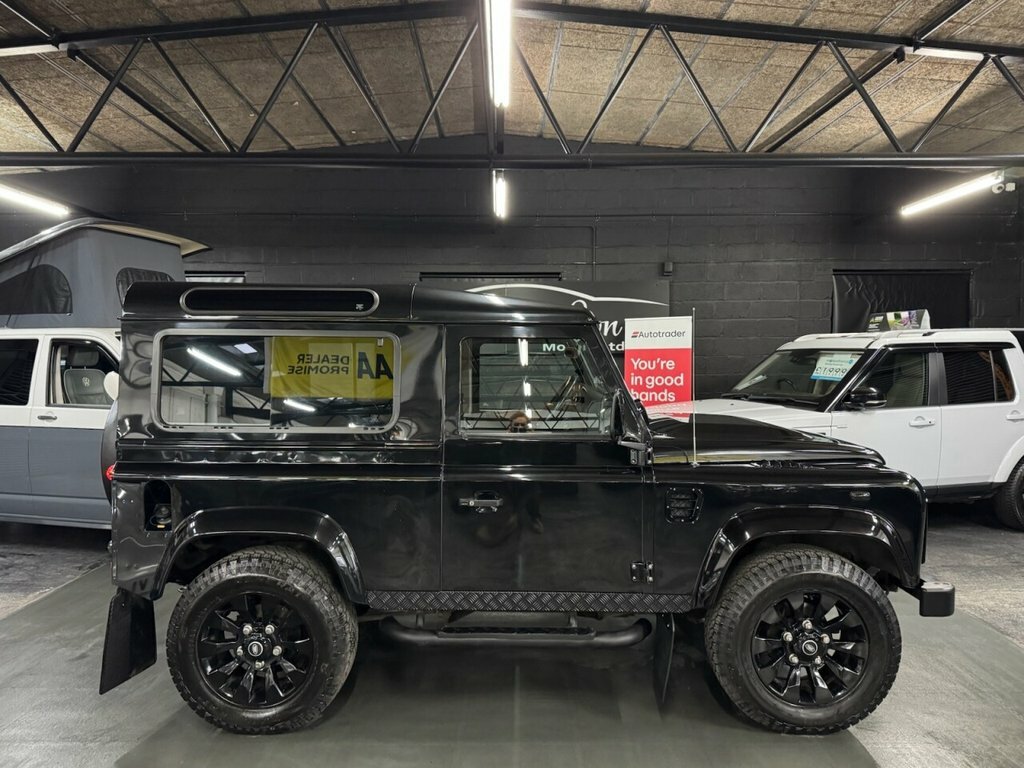 Land Rover Defender 90 2.2L Xs Black