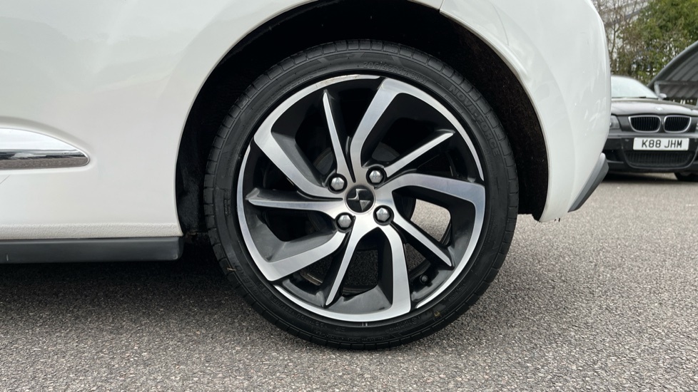 Citroen DS3 1.2 Puretech Connected Chic Hatchback M Black #18