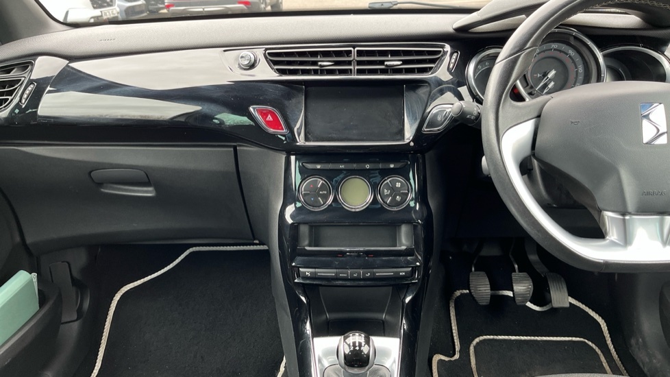 Citroen DS3 1.2 Puretech Connected Chic Hatchback M Black #12
