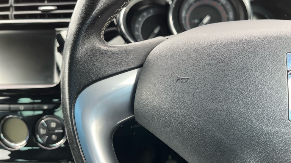 Citroen DS3 1.2 Puretech Connected Chic Hatchback M Black #22