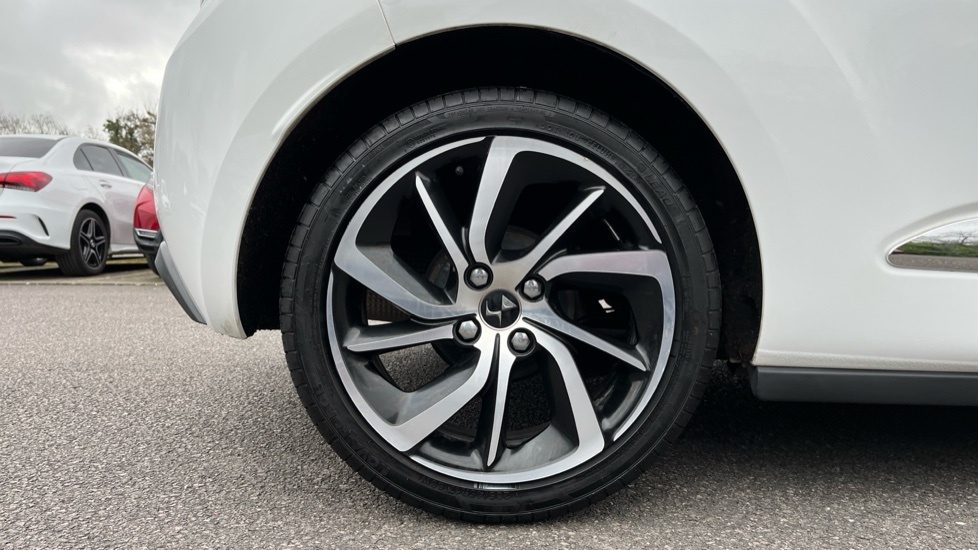 Citroen DS3 1.2 Puretech Connected Chic Hatchback M Black #19