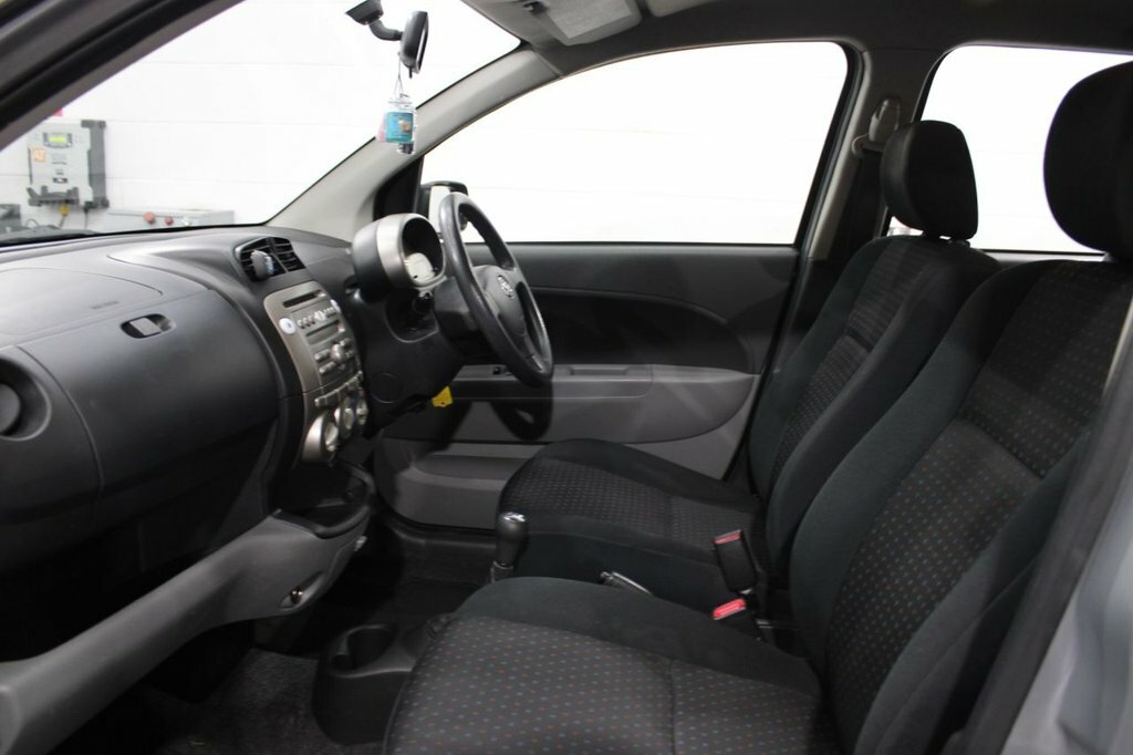 Daihatsu Sirion 1.3 Se Hatchback 137 G Km 85 Bh Silver #18