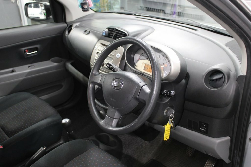 Daihatsu Sirion 1.3 Se Hatchback 137 G Km 85 Bh Silver #13