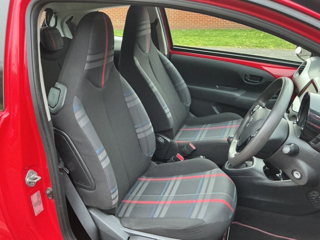 Peugeot 108 1.0 Active GF65KJJ Red #2