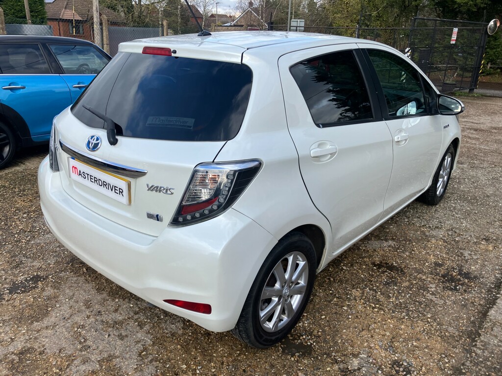 Toyota Yaris 1.5 Vvt-h T4 Hatchback Hybrid Cvt Euro  #5