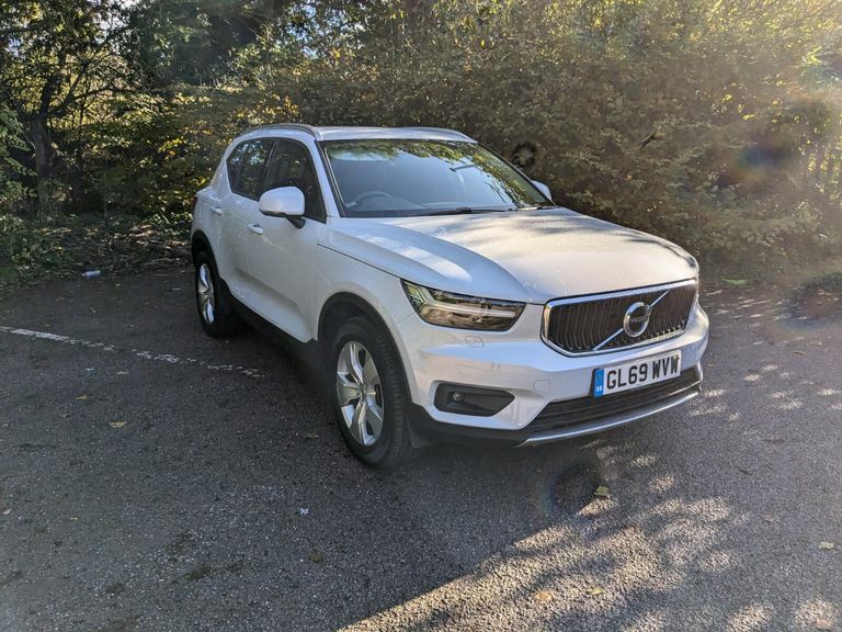 Volvo XC40 Momentum Pro T3 Silver