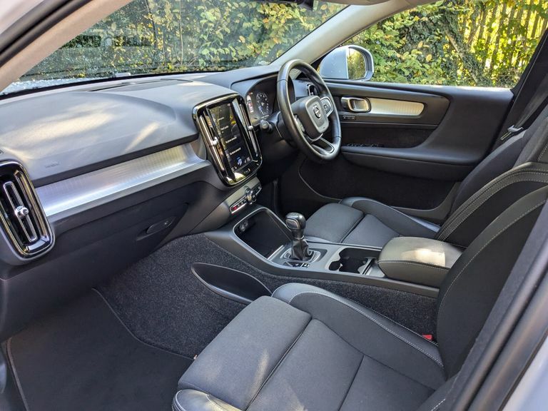 Volvo XC40 Momentum Pro T3 Silver #4