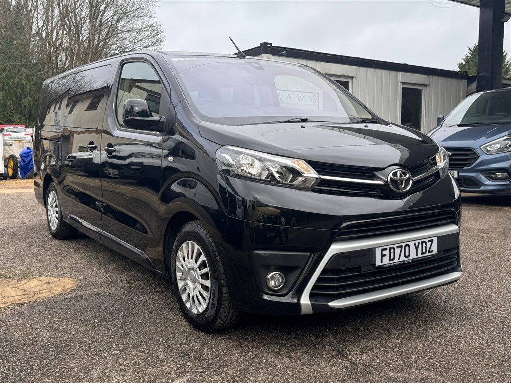Toyota PROACE 2.0L D-4d L2 Shuttle Black
