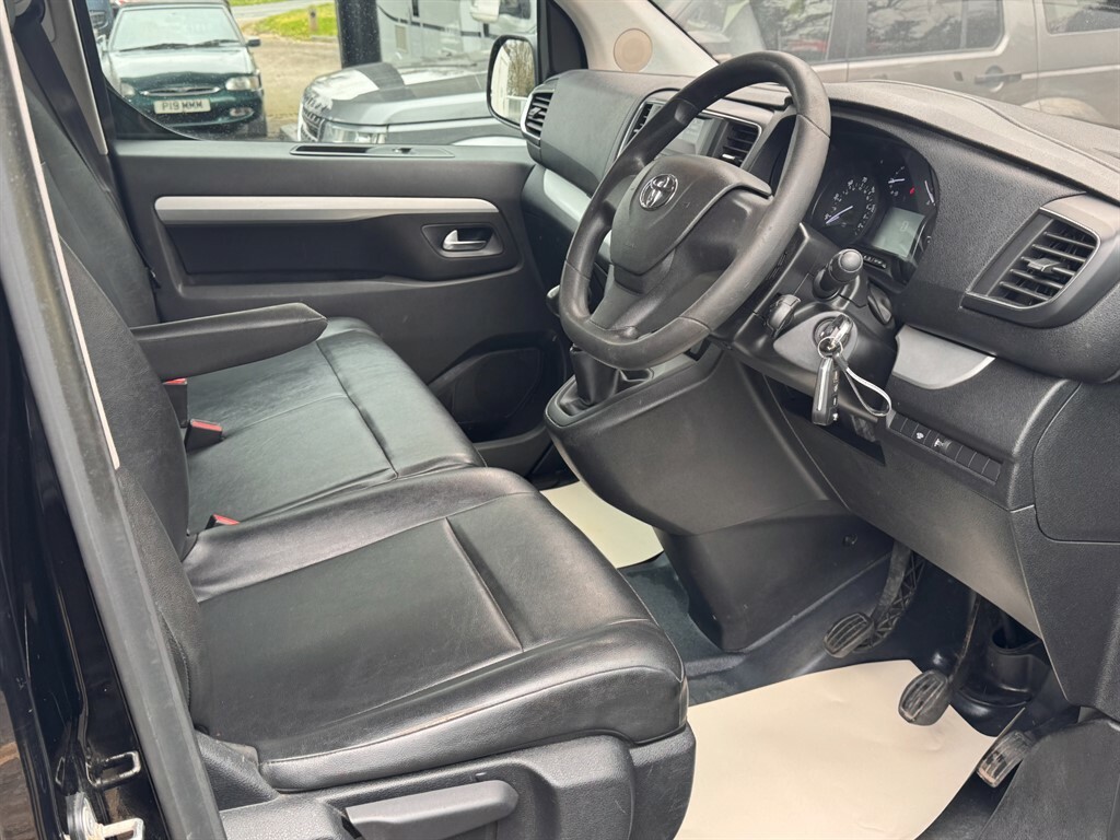 Toyota PROACE 2.0L D-4d L2 Shuttle Black #3
