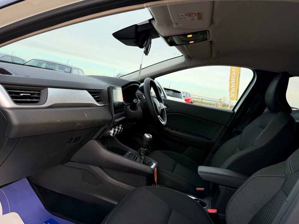 Renault Captur 1.3L Iconic YH21TBK White #4