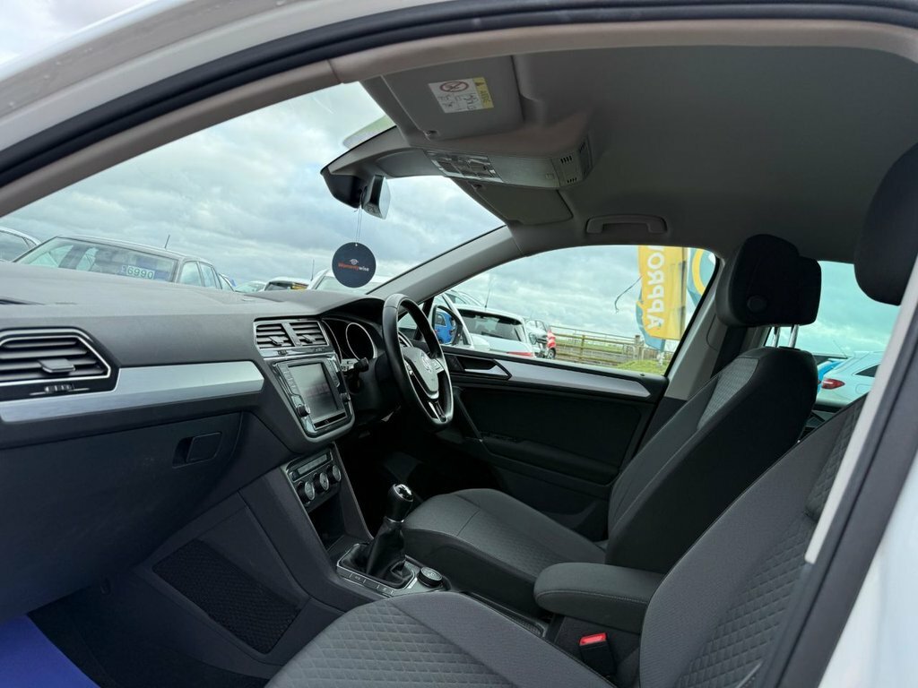 Volkswagen Tiguan 2L Se Navigation White #4
