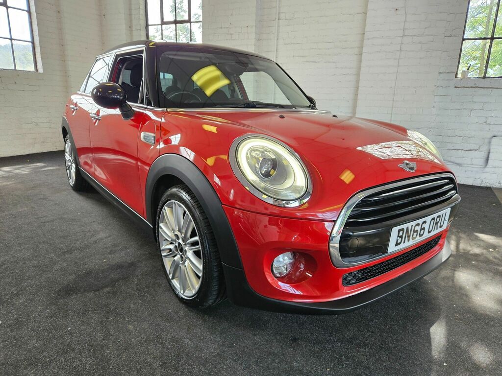 Mini Hatch 1.5 Cooper Hatchback Red