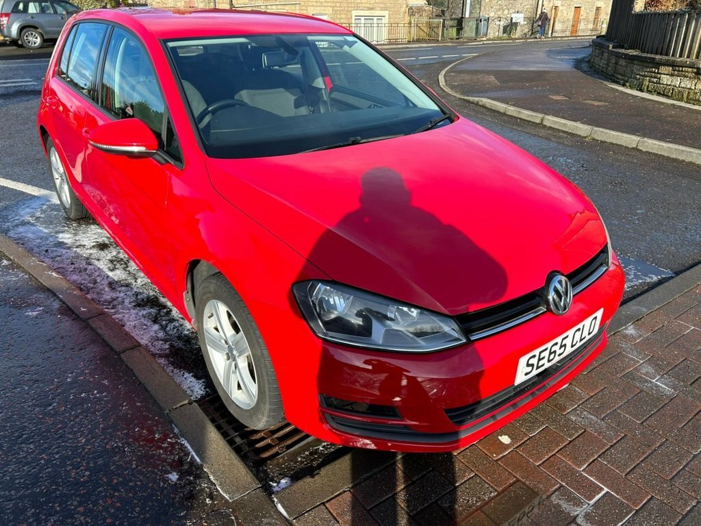 Volkswagen Golf 1.6L Match Red #4