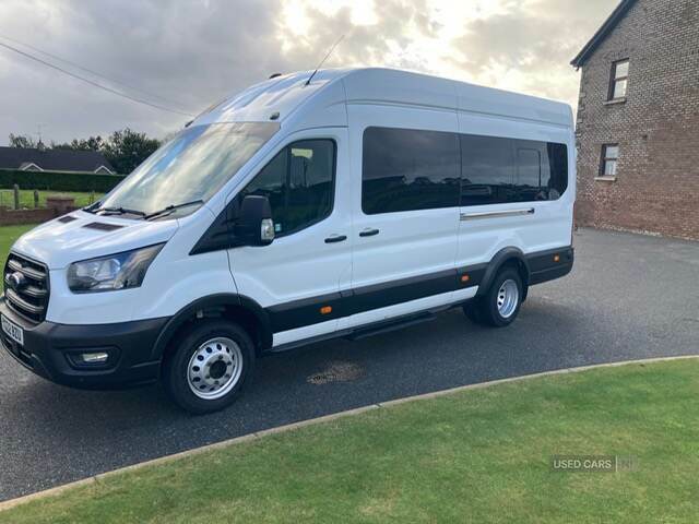 Ford Transit Custom 2.0 Ecoblue 130Ps H3 17 Seater Leader White