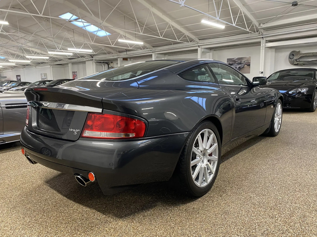 Aston Martin Vanquish S #3