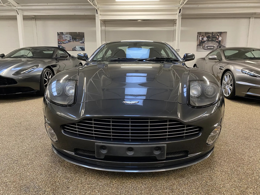 Aston Martin Vanquish S #5