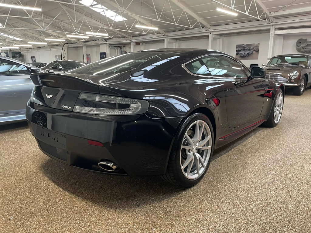 Aston Martin Vantage 4.7 #3
