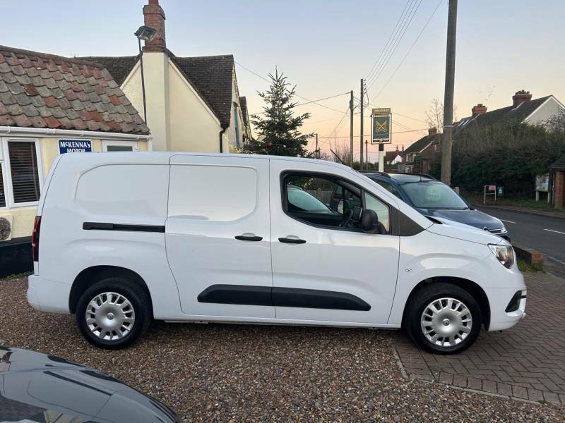 Vauxhall Combo 1.5 Turbo D 2300 Sportive L2 H1 Euro 6 6Dr - 2022 DY72UAC White #2