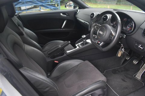 Audi TT 2.0 Tdi Black White #4