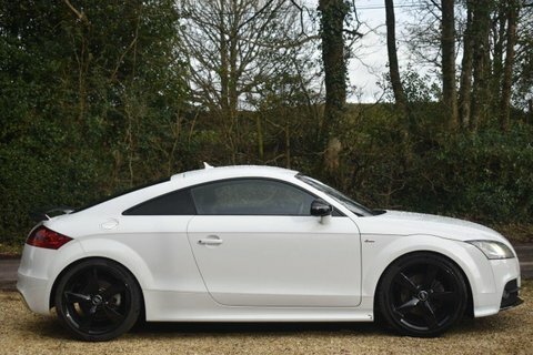 Audi TT 2.0 Tdi Black White #3