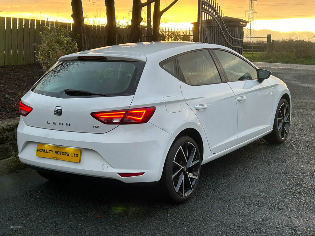 Seat Leon 1.6 Tdi 110 Se Technology Pack DC15FBY White #3