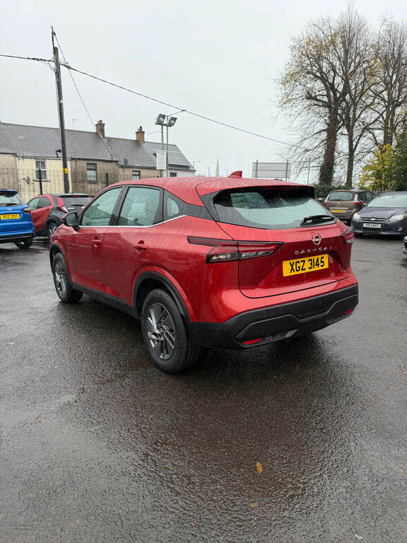 Nissan Qashqai 1.3 Dig-t Mh Acenta Premium XGZ3145 Red #4