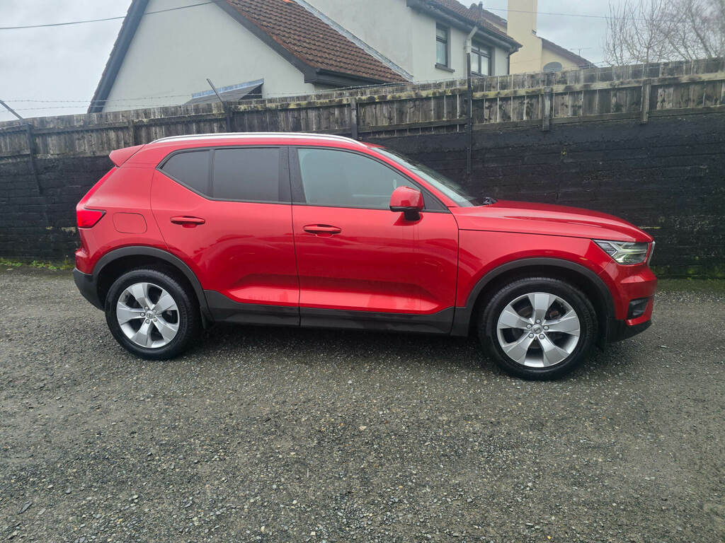 Volvo XC40 2.0 D3 Momentum Pro Geartronic HX19MVE Red #2