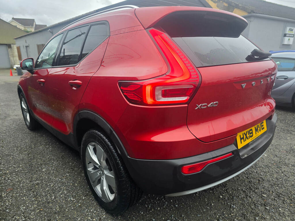 Volvo XC40 2.0 D3 Momentum Pro Geartronic HX19MVE Red #3