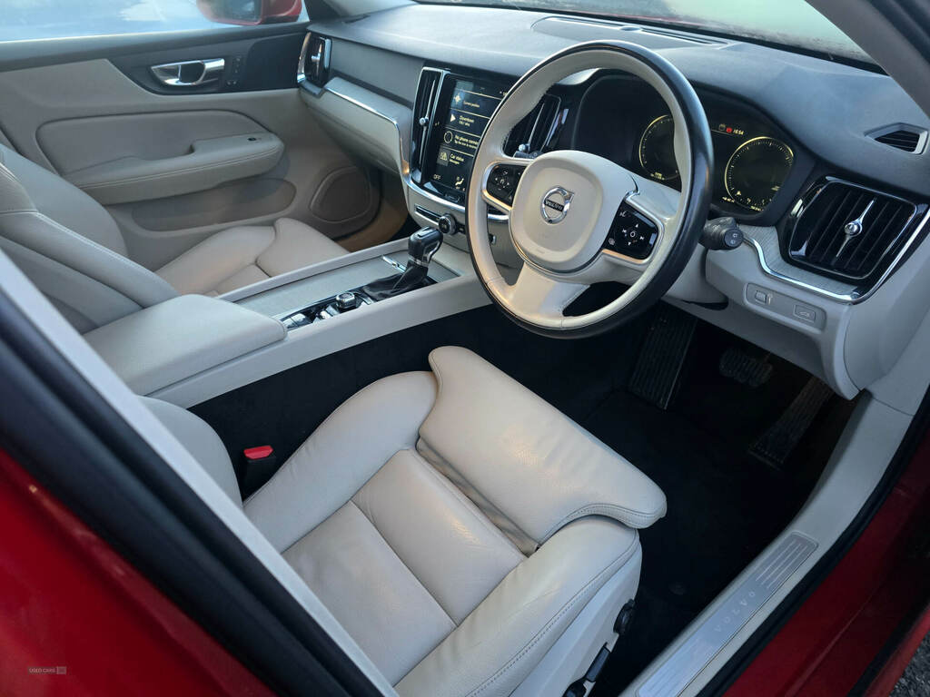 Volvo V60 2.0 D4 190 Inscription NGZ8964 Red #4