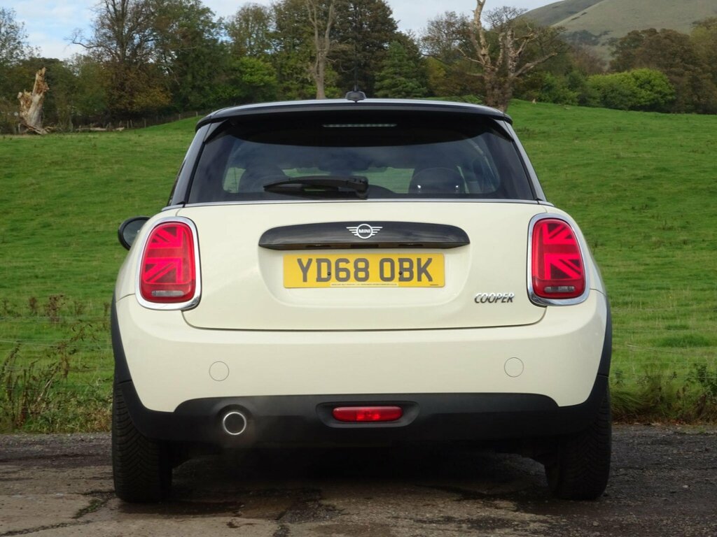 Mini Hatch 1.5 Cooper Euro 6 Ss YD68OBK White #4
