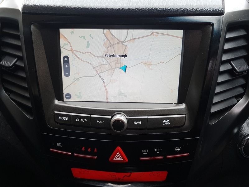 SsangYong Tivoli Elx White #6